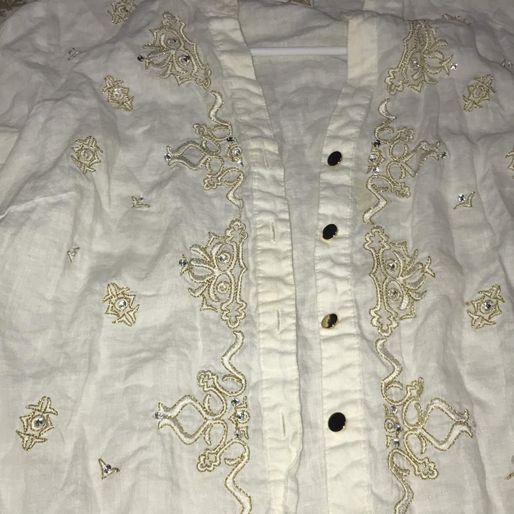 ✨(5 for $20)JM Collection Gold White Buttoned Detailed Top✨ - Picture 2 of 7